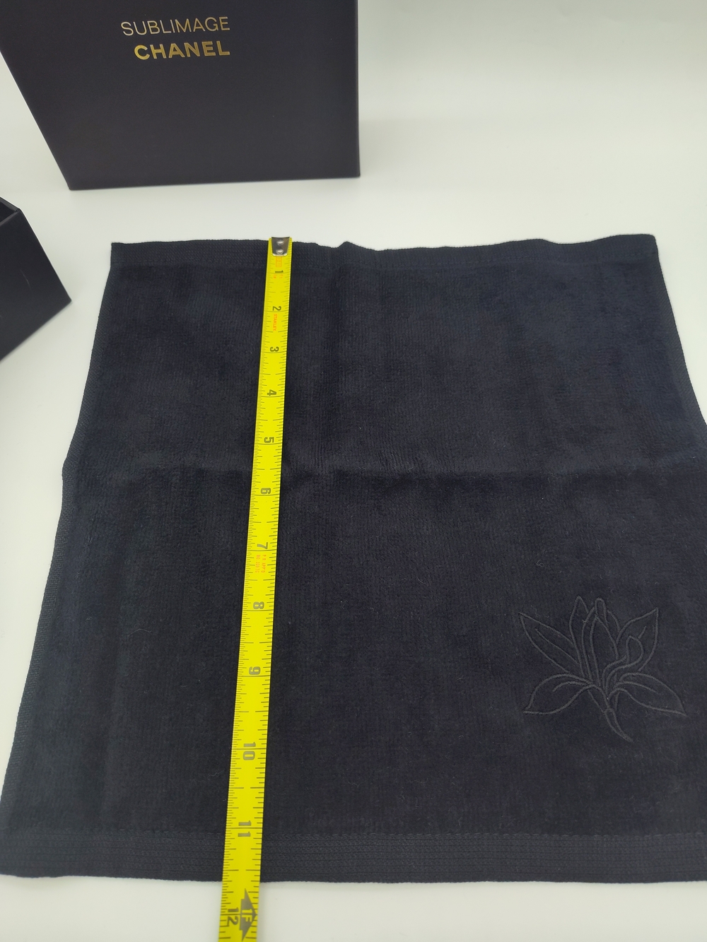 CHANEL SUBLIMAGE Skincare VIP Gift Set 3 Embroidered Black Towels Box NIB - Picture 7 of 9